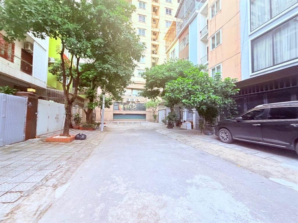 Super phẩm liền kề kđt văn khê  gara 2 ô tô  nội thất xịn  sân trước khe thoáng sau  82.5m x 5