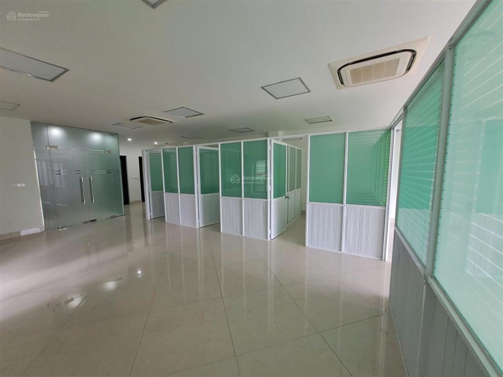 Hot văn phòng view hồ 3 mẫu ô đồng lầm có hầm xe + thang máy diện tích 150m²