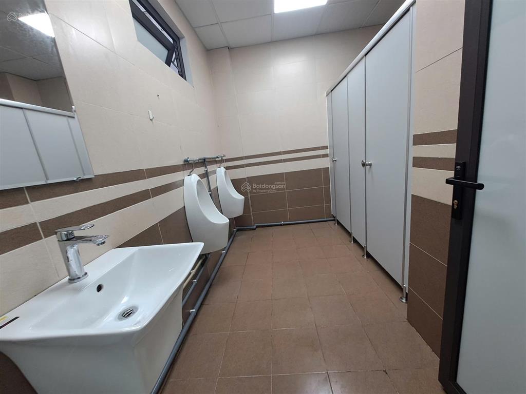 Hàng hiếm việt hưng diện tích 317m² kèm nhà 3 tầng phù hợp làm văn phòng, trụ sở công ty