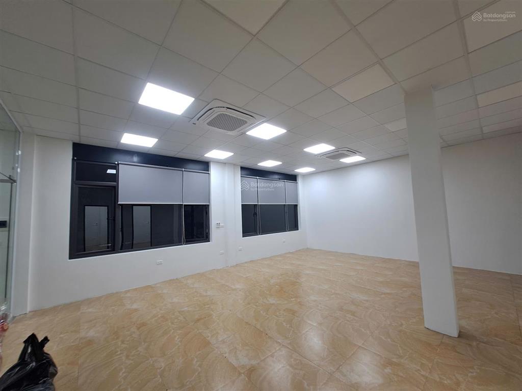 Hàng hiếm việt hưng diện tích 317m² kèm nhà 3 tầng phù hợp làm văn phòng, trụ sở công ty