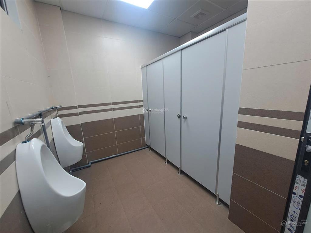 Hàng hiếm việt hưng diện tích 317m² kèm nhà 3 tầng phù hợp làm văn phòng, trụ sở công ty