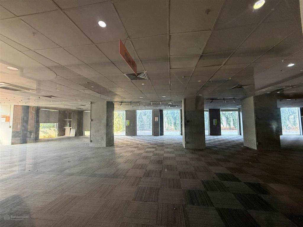 Cho thuê diện tích trống 1.000m2 trục võ văn kiệt  giá tốt chỉ 280k/m2  có ml  cắt theo yc