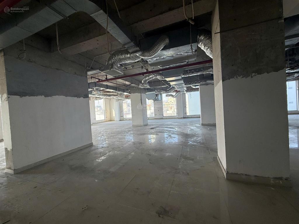 Cho thuê diện tích trống 1.000m2 trục võ văn kiệt  giá tốt chỉ 280k/m2  có ml  cắt theo yc