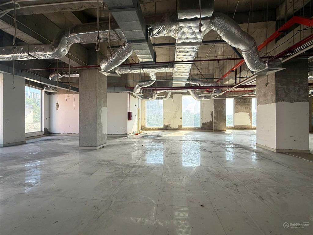 Cho thuê diện tích trống 1.000m2 trục võ văn kiệt  giá tốt chỉ 280k/m2  có ml  cắt theo yc