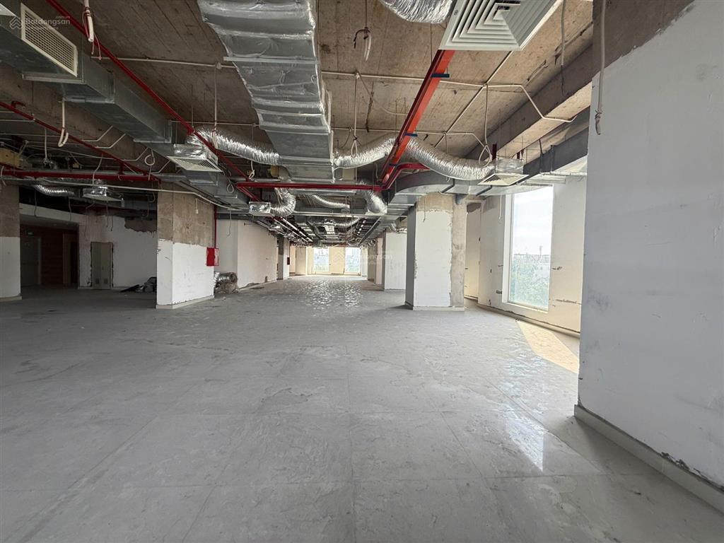 Cho thuê diện tích trống 1.000m2 trục võ văn kiệt  giá tốt chỉ 280k/m2  có ml  cắt theo yc