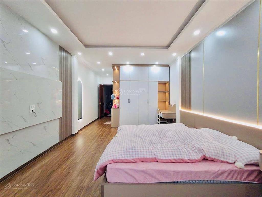 Bán nhà tôn đức thắng, sát phố, ngõ ba gác thông, nhà xây mới, 2 thoáng, full đồ, 41m2*5t