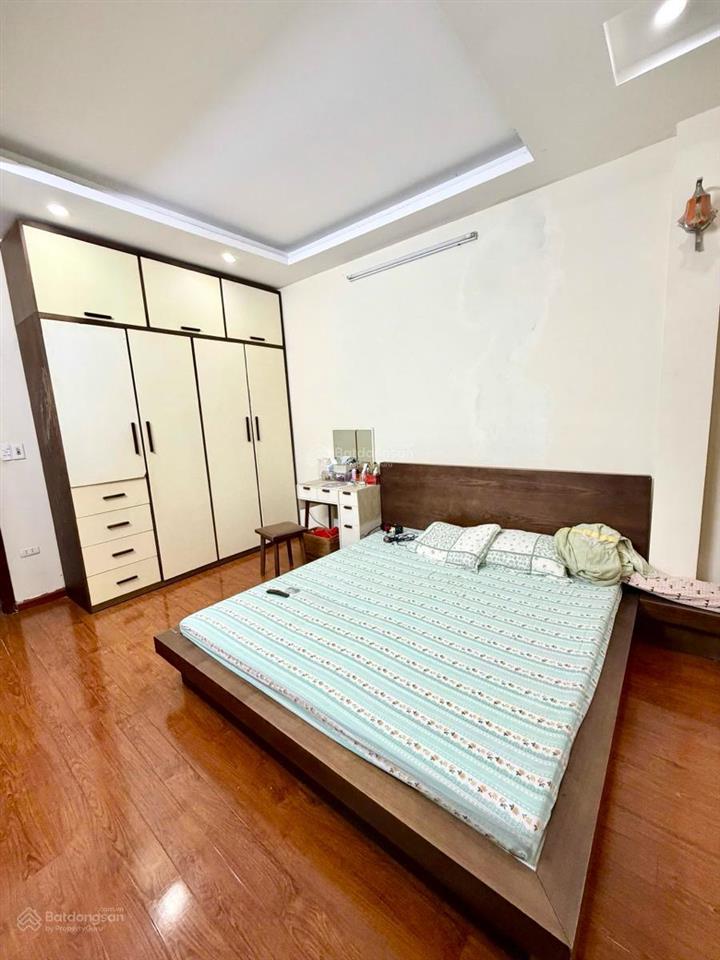 Phạm ngọc thạch, sát vincom, 20m ra phố, ngõ thông, nhà dân xây mới, lô góc, 3 thoáng, full đồ, 41m