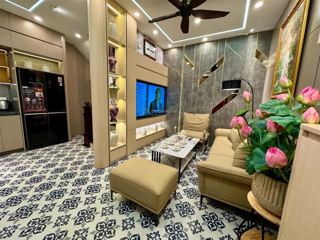 Tây sơn, 1 nhà ra ô tô, 30m ra phố, không qh, nhà mới,nhiều phòng, ở hay cho thuê đều được, 40m*6t
