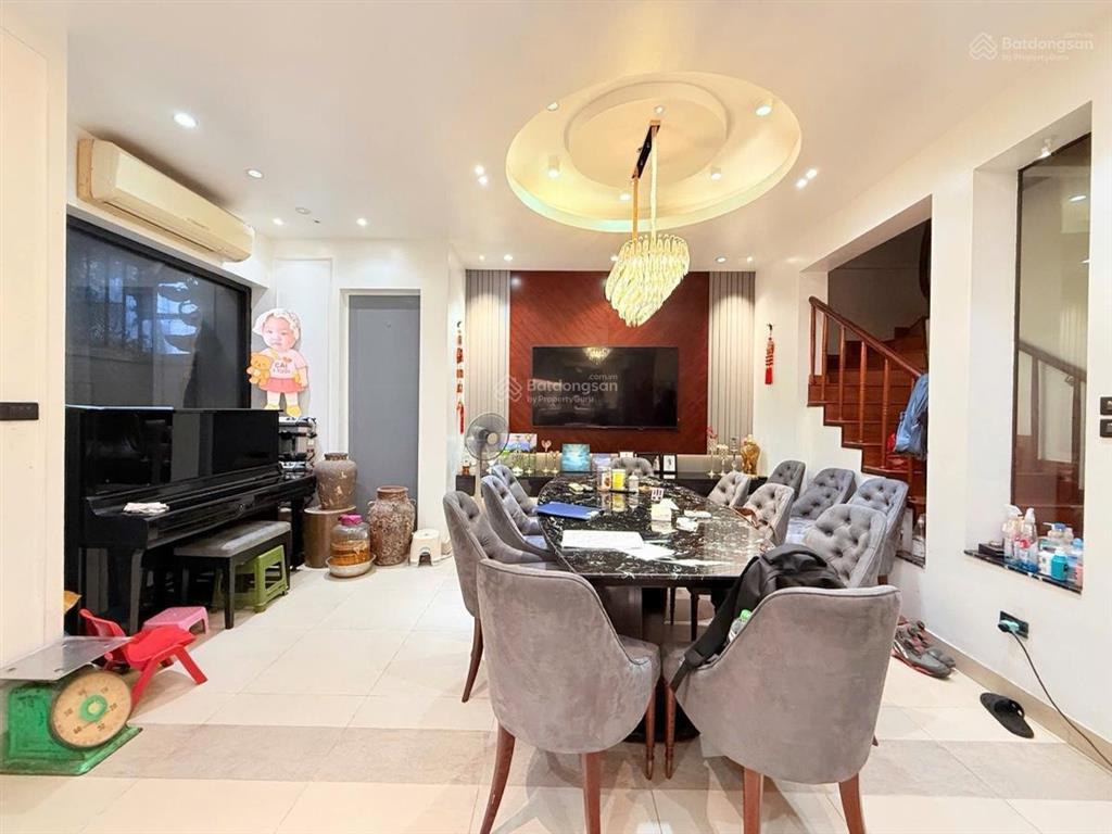 Trung phụng, 20m thẳng tắp ra phố, ô tô đỗ, không qh, nhà dân xây, lô góc, 3 thoáng, full đồ, 41m