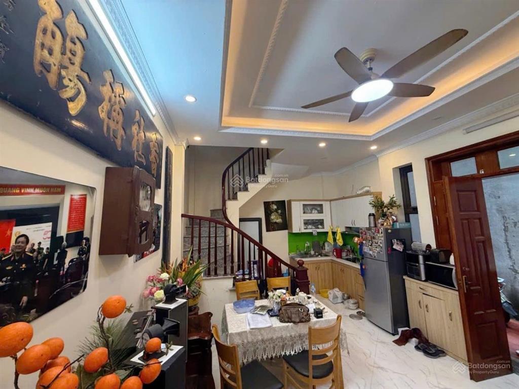 Tôn thất tùng, sát phố, mặt ngõ thông tứ phía, kinh doanh tốt, nhà dân, lô góc, full đồ, 41m2*5t