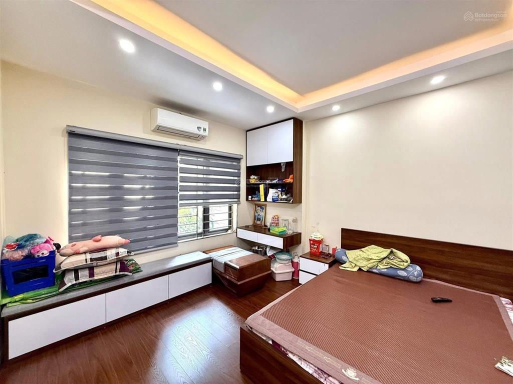Bán nhà phương mai, ô tô đỗ, sát phố, ngõ thông, nhà dân xây chắc chắn, 2 thoáng, full đồ, 39m*5t
