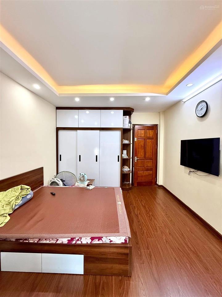 Bán nhà phương mai, ô tô đỗ, sát phố, ngõ thông, nhà dân xây chắc chắn, 2 thoáng, full đồ, 39m*5t