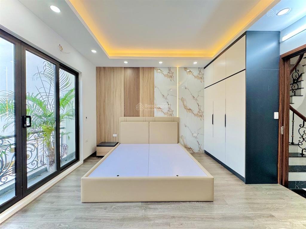 Cần bán gấp nhà thái thịnh, 10m ra ô tô tránh, ngõ ba gác thông, nhà mới, full đồ, qh ổn định