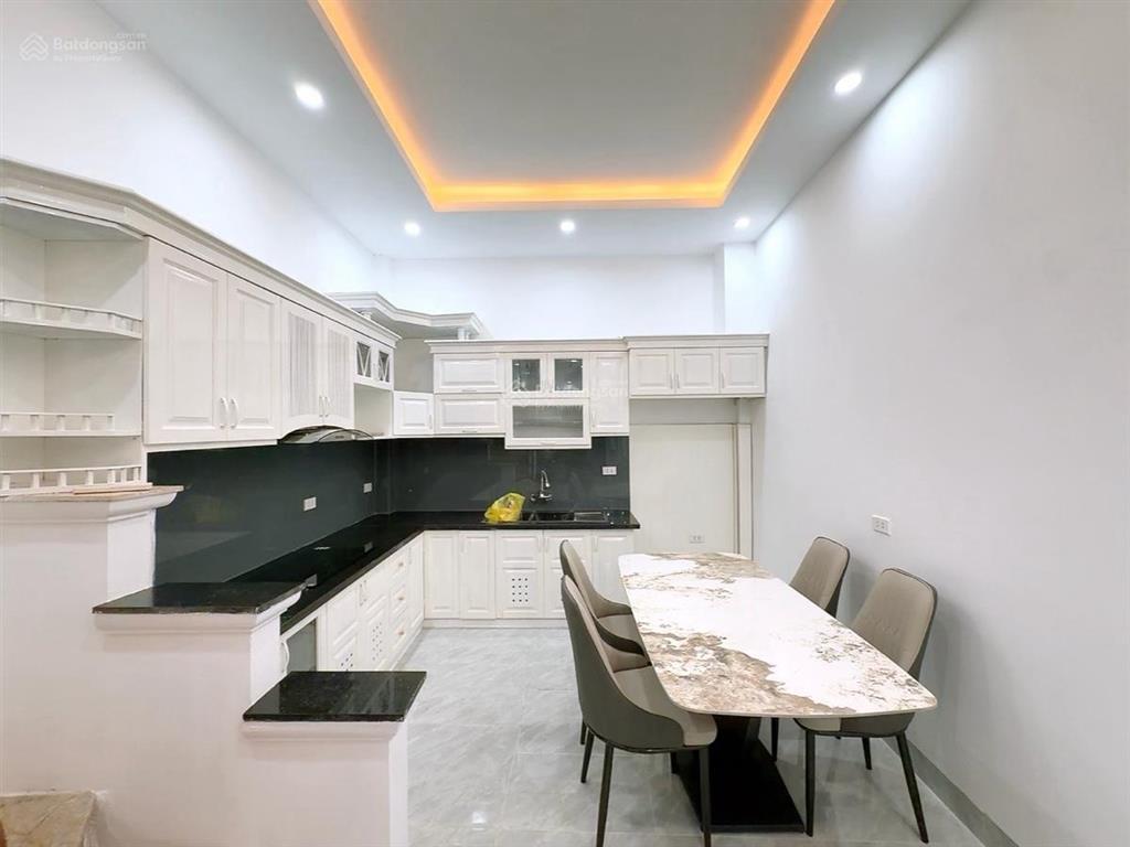Bán nhà đường láng, 10m ra ô tô tránh, gần phố, ngõ thông, nhà mới, không qh, full nt, 39m2*5t