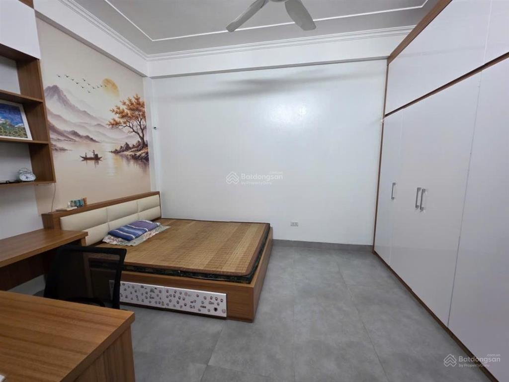 Cắt lỗ nhà thái hà 50m chỉ 30m ra phố, ngõ ba gác thông, trước nhà rộng 3m thoáng sáng, nhà dân xây