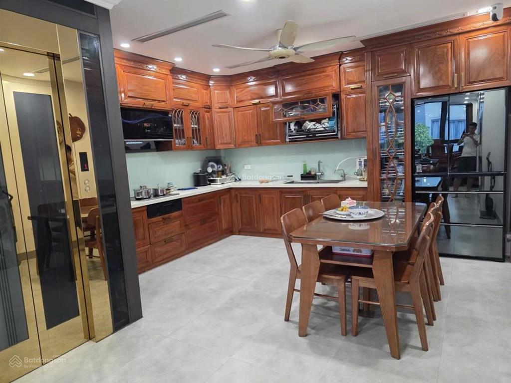 Cắt lỗ nhà thái hà 50m chỉ 30m ra phố, ngõ ba gác thông, trước nhà rộng 3m thoáng sáng, nhà dân xây