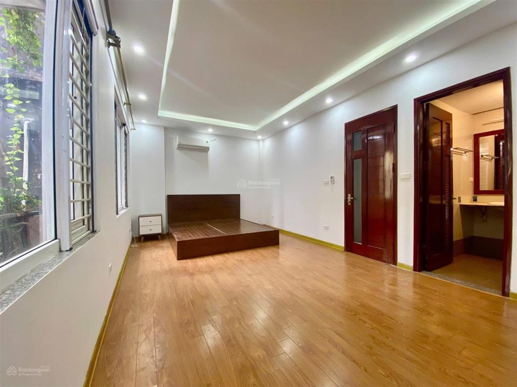 Cực hiếm! ngọc khánh, 15m thẳng tắp ra phố, ô tô đỗ, ngõ thông, nhà dân xây, 2 thoáng, full đồ 40m2