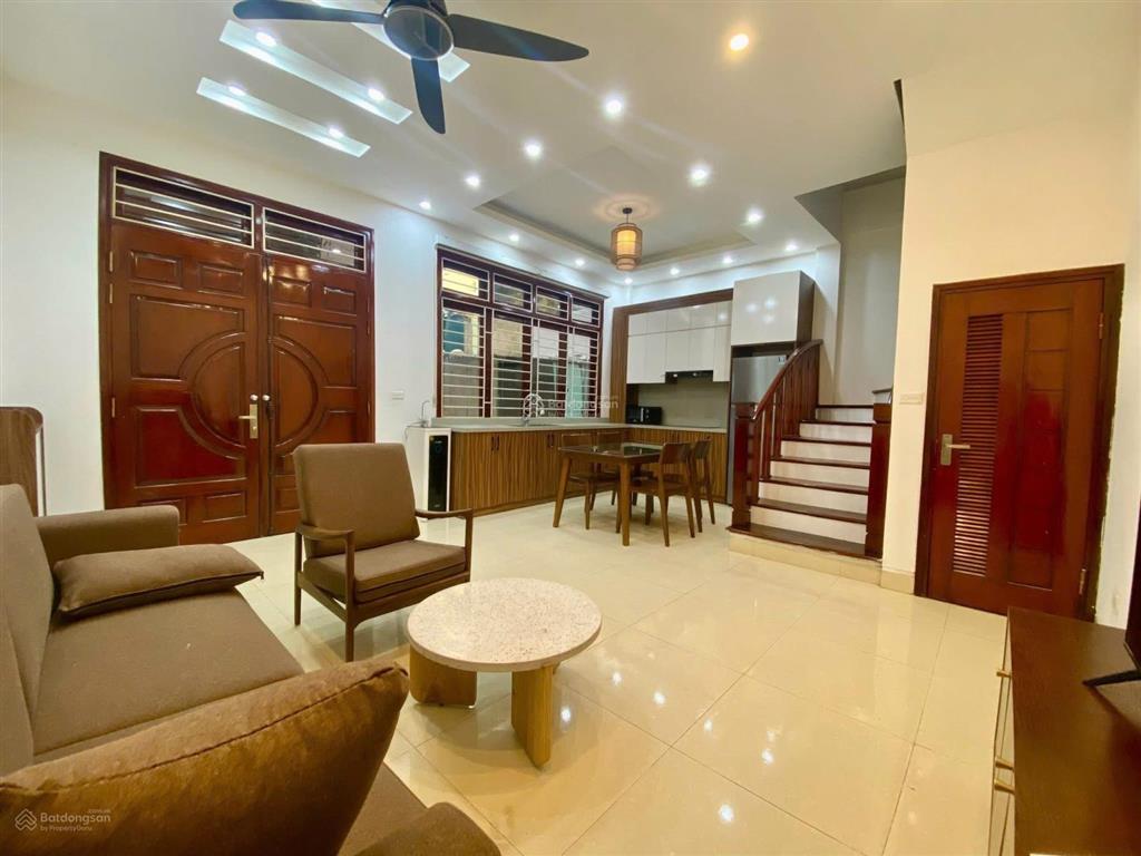Cực hiếm! ngọc khánh, 15m thẳng tắp ra phố, ô tô đỗ, ngõ thông, nhà dân xây, 2 thoáng, full đồ 40m2