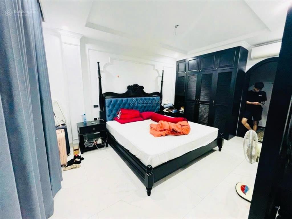 Cầu giấy, ô tô vào nhà, gần phố, ngõ thông, nhà dân xây mới, thoáng trước sau, full đồ, 52m*5t