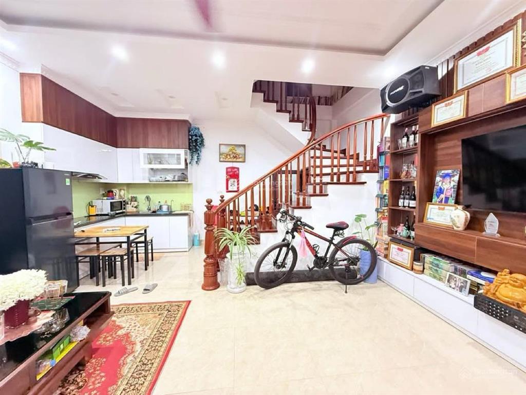Chỉ 20 triệu/tháng  cho thuê nhà 70m tại tôn đức thắng văn miếu, hà nội, 30m ra phố, ô tô đỗ cửa.