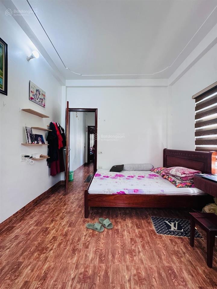 Hào nam, 30m ra phố, ngõ ba gác thông, nhà dân xây chắc chắn, 2 thoáng, full đồ, 40m*5t