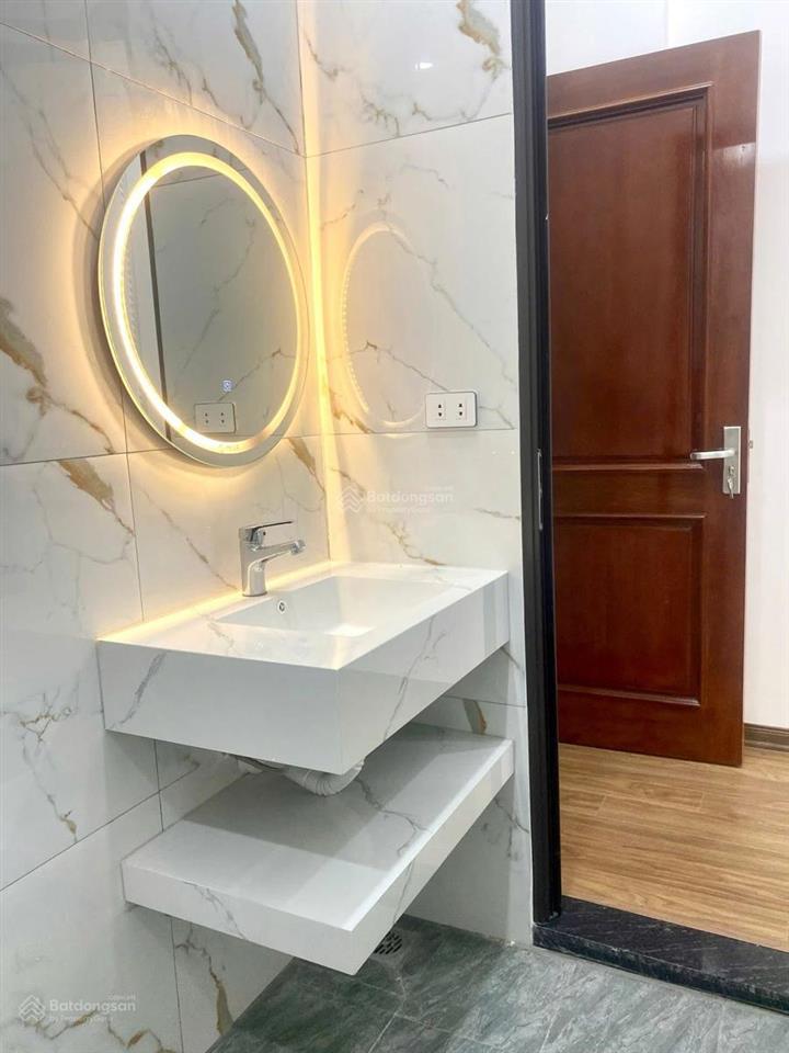 Nguyễn lương bằng, 40m xây 6 tầng thang máy, 20m ra phố, ngõ thông, lô góc, full đồ, ở ngay.