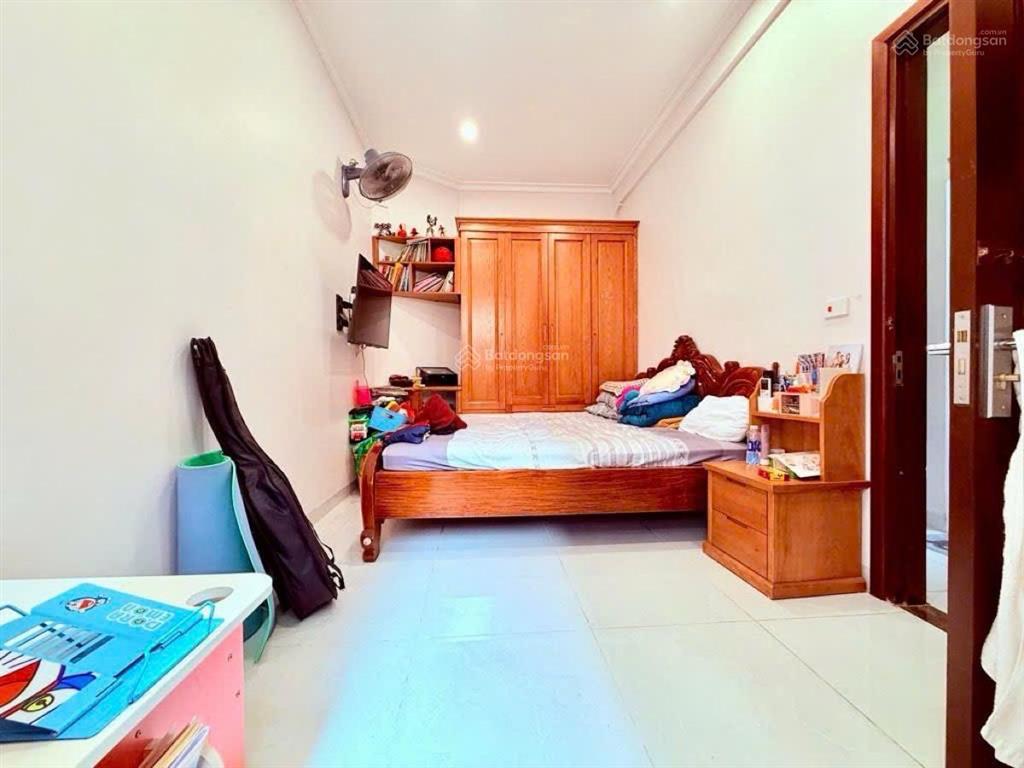 Hoàng cầu, 10m ra ô tô tránh, 40m ra mặt phố, gần hồ, nhà dân xây mới, 2 thoáng, full đồ, 42m*5t
