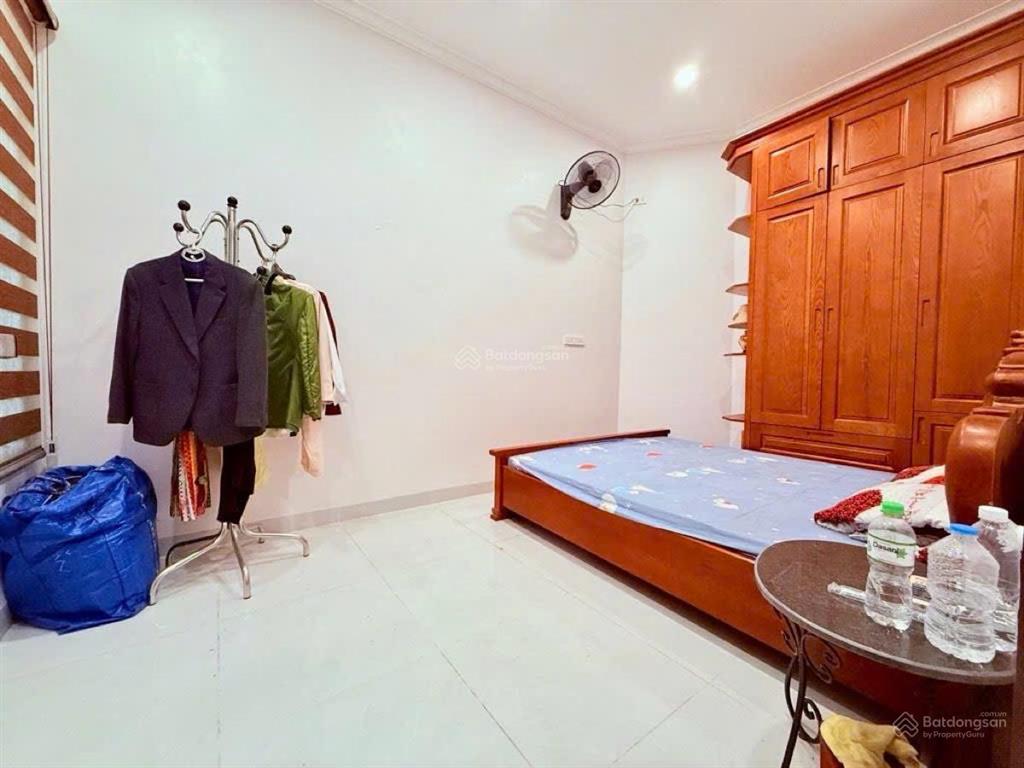 Hoàng cầu, 10m ra ô tô tránh, 40m ra mặt phố, gần hồ, nhà dân xây mới, 2 thoáng, full đồ, 42m*5t
