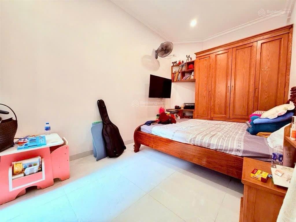 Hoàng cầu, 10m ra ô tô tránh, 40m ra mặt phố, gần hồ, nhà dân xây mới, 2 thoáng, full đồ, 42m*5t