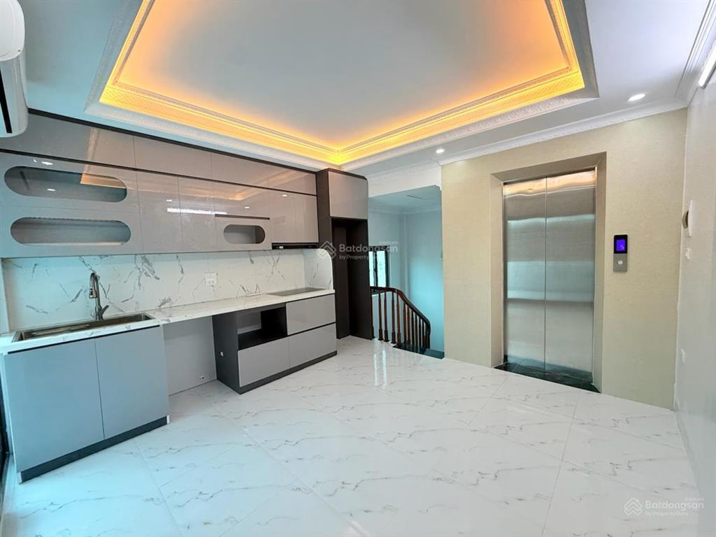Bán nhà tôn thất tùng, đối diện đh y hà nội, sát phố, mặt ngõ thông, nhà mới thang máy, 41m*5t