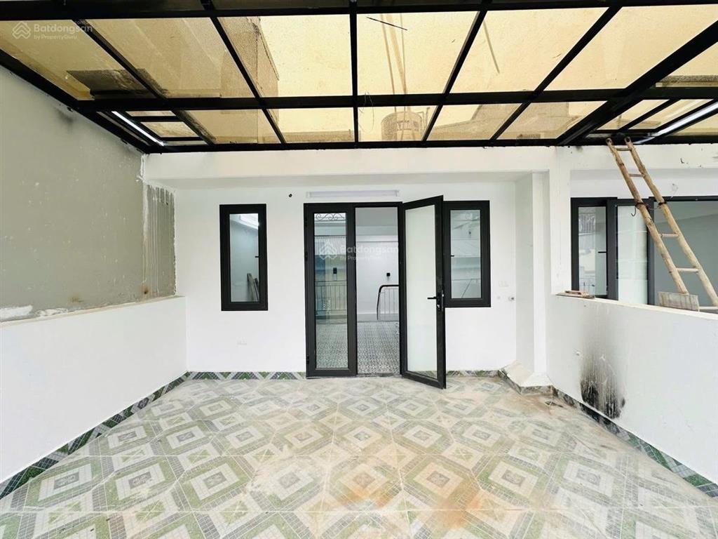 Bán nhà tôn thất tùng, đối diện đh y hà nội, sát phố, mặt ngõ thông, nhà mới thang máy, 41m*5t