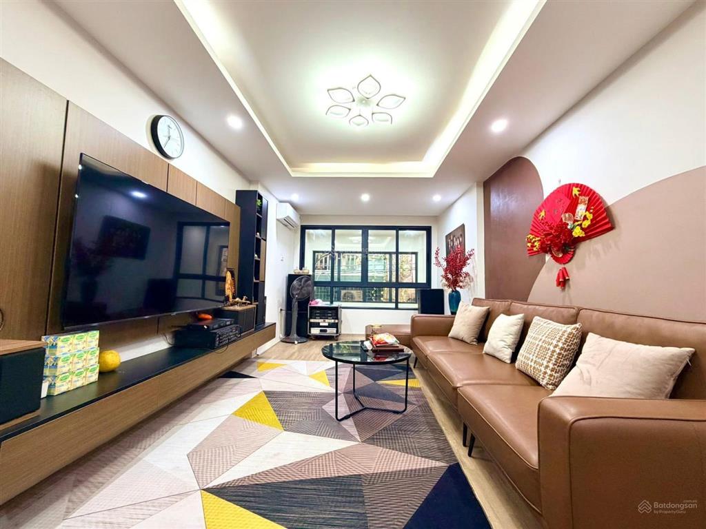Bán nhà cù chính lan, vf3 đỗ, ngõ thông, vài bước ra phố, nhà mới, lô góc, full đồ, 39m*5t