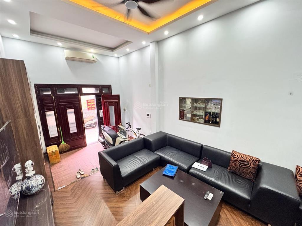 Nhà mặt ngõ hào nam, 20m thẳng tắp ra phố, trước nhà rộng 3m, ngõ thông, nhà dân xây mới, 41m*5t
