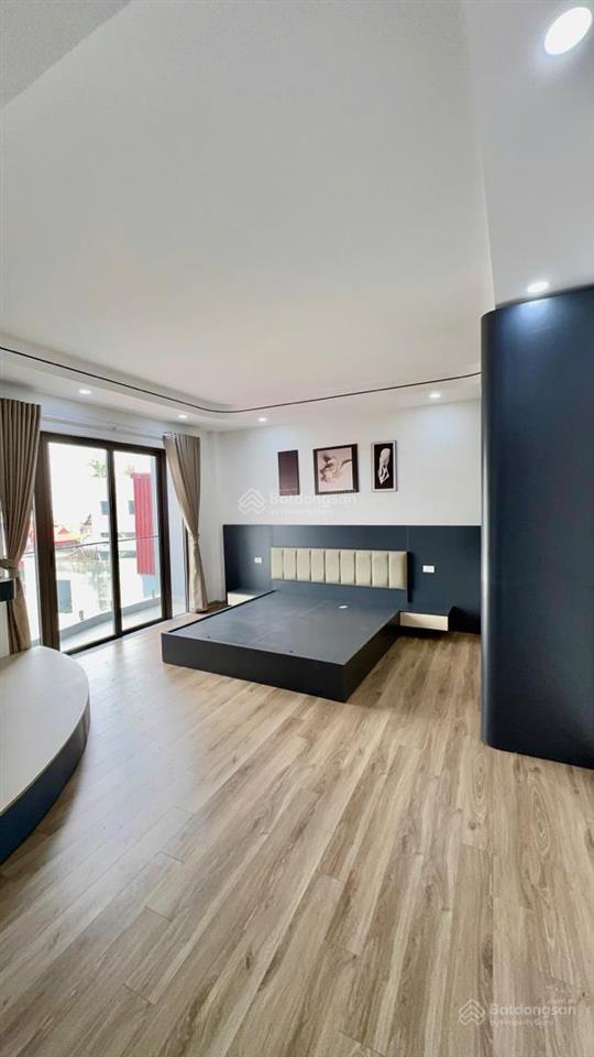 Ngọc khánh, 1 nhà ra phố, trước nhà ba gác đỗ, ngõ thông, nhà xây mới, thoáng trước sau, 42m*5t