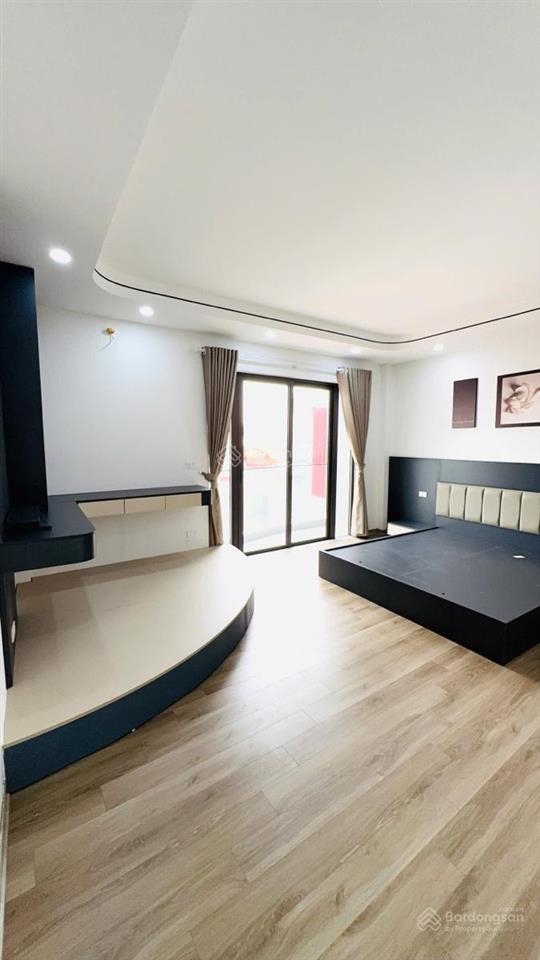 Ngọc khánh, 1 nhà ra phố, trước nhà ba gác đỗ, ngõ thông, nhà xây mới, thoáng trước sau, 42m*5t