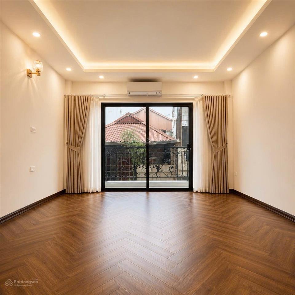 Bán gấp nhà trường chinh, 46m xây 6 tầng thang máy, ba gác đỗ cửa, 30m ra phố, ngõ thông, nhà mới