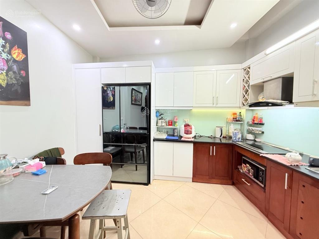 Giảng võ, ô tô đỗ gần, vài bước ra phố, ngõ thông, nhà dân xây, lô góc, 3 thoáng, full đồ, 41m*5t