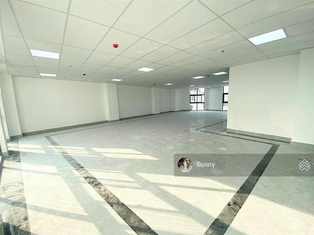 Bán toà nhà mặt tiền khu sân bay, nhà ga t3 (18x15m) kết cấu hầm 6t hđt 180 triệu giá chỉ 53 tỷ