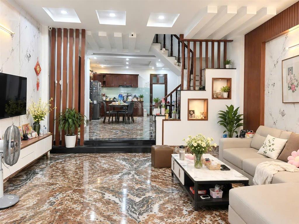 Bán nhà tân hương  78m2  6x13m  5 tầng  6pn  hẻm 7m thông  sát mặt tiền  gần chợ, giáo xứ