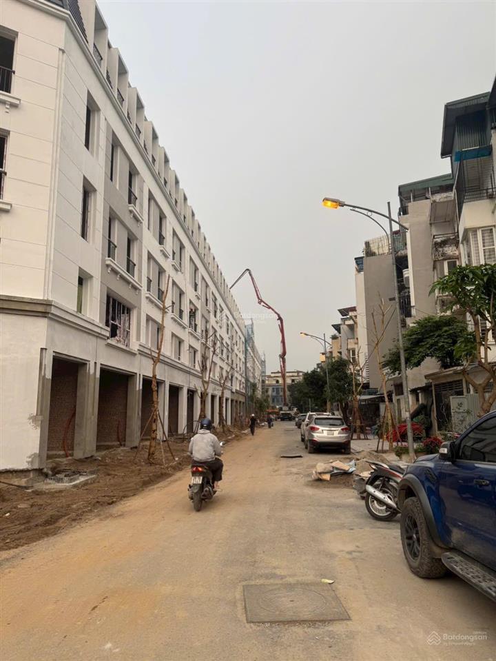 Duy nhất bán căn lk shophouse 75m gần cột đồng hồ mặt đường ngã tư văn phú  la casta hà đông