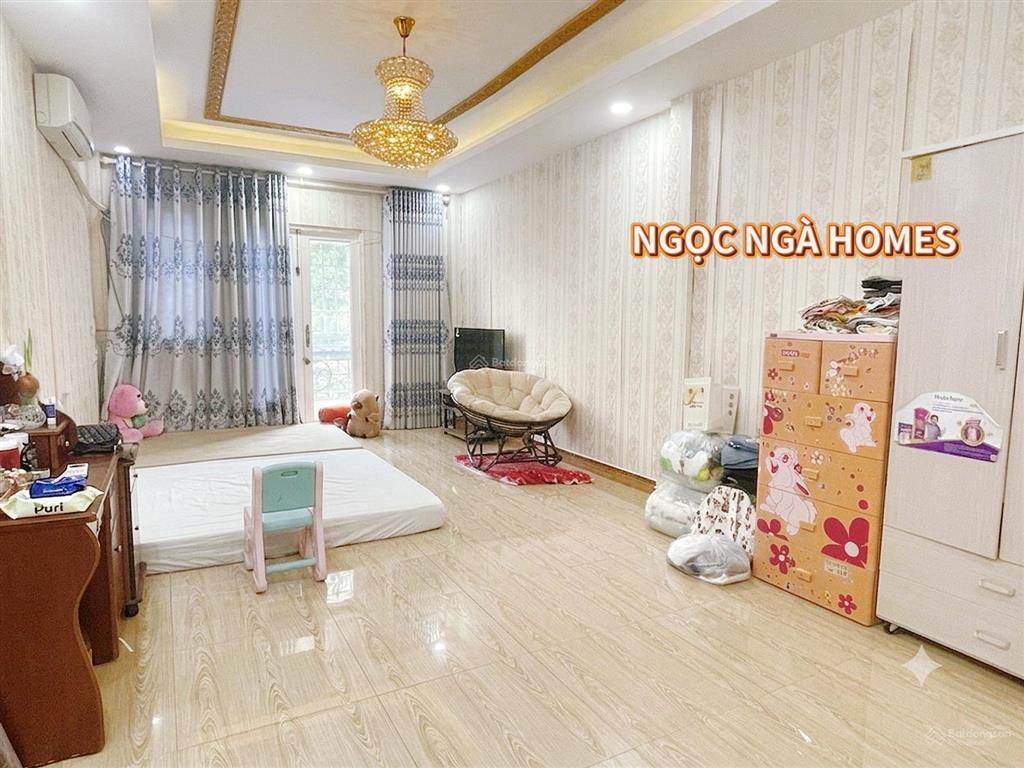 Bán nhà trung tâm quận 6. chủ cần tiền gấp. giảm mạnh. nhà ngay vòng xoay phú lâm. hẻm, chỉ 8 tỷ.