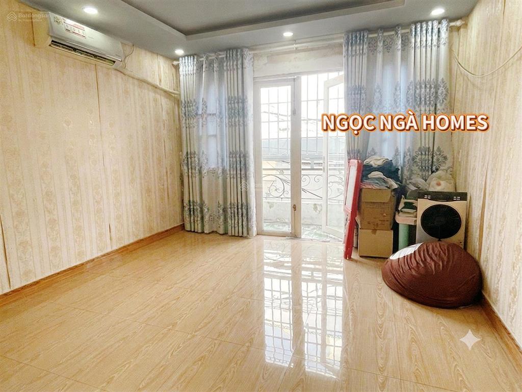 Bán nhà trung tâm quận 6. chủ cần tiền gấp. giảm mạnh. nhà ngay vòng xoay phú lâm. hẻm, chỉ 8 tỷ.
