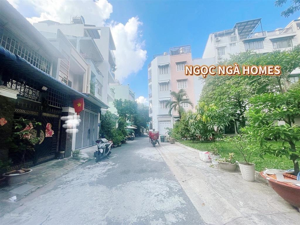 Bán nhà trung tâm quận 6. chủ cần tiền gấp. giảm mạnh. nhà ngay vòng xoay phú lâm. hẻm, chỉ 8 tỷ.