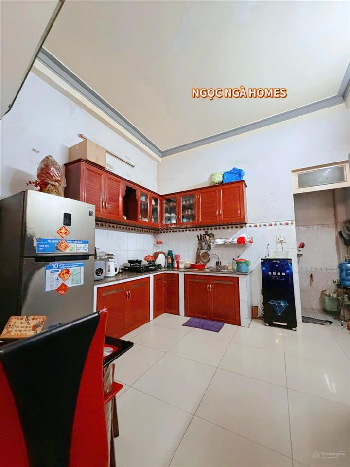 Nhà 1/ hẻm xe tải  3 tầng btct  52m2 (4x13)  4pn  3wc  chỉ 7,35 tỷ (tl) ngay ngã tư 4 xã