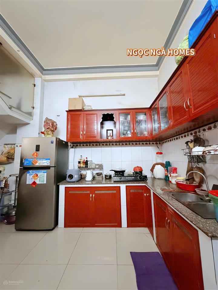 Nhà 1/ hẻm xe tải  3 tầng btct  52m2 (4x13)  4pn  3wc  chỉ 7,35 tỷ (tl) ngay ngã tư 4 xã