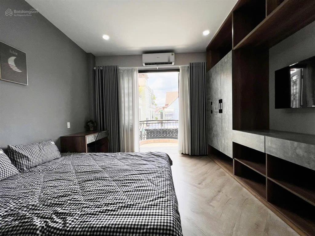 Cho thuê căn hộ thiết kế hiện đại  ban công / cửa sổ thoáng ngay cầu sài gòn