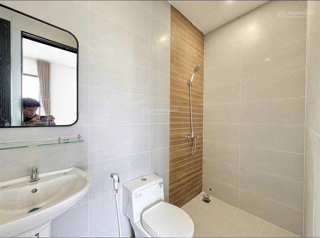 Sắp trống căn hộ ban công / cửa sổ thoáng ngay đảo kim cương