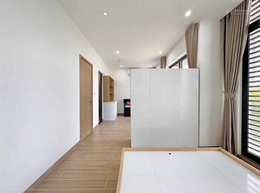 Sắp trống căn hộ ban công / cửa sổ thoáng ngay đảo kim cương