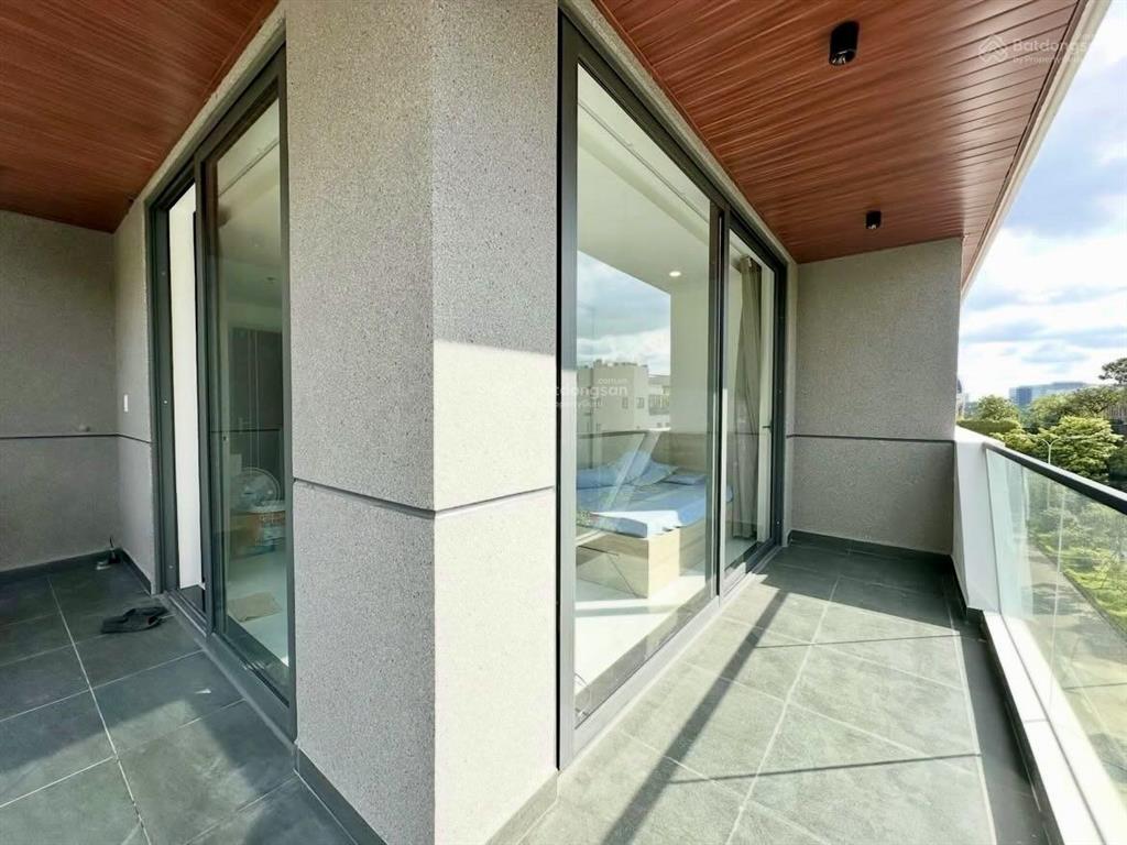 Cho thuê căn hộ ban công view thoáng ngay đảo kim cương  gần khu thủ thiêm sala