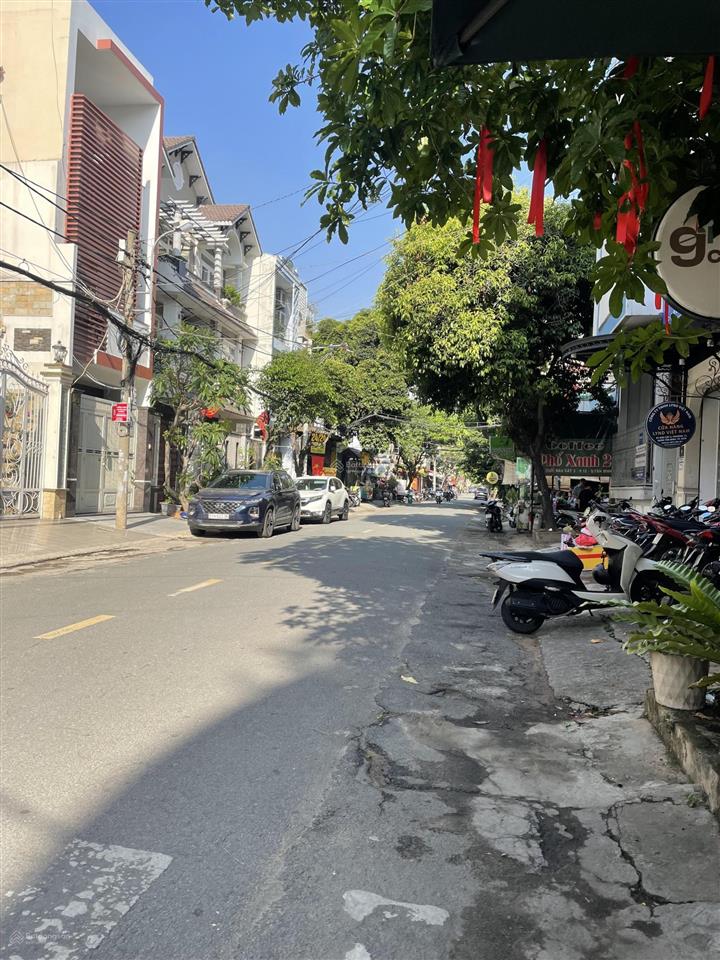 Bán nhà mt đường thân nhân trung ngay nhà ga t3, đường cộng hoà, etown, dt 4,2x14m, 1 trệt, 3 lầu.